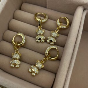 Argollas con dijes teddy y aplicaciones de multi circones.