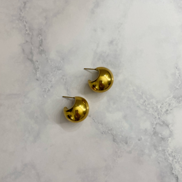 Aretes chunky en forma de media luna resistentes al agua waterproof