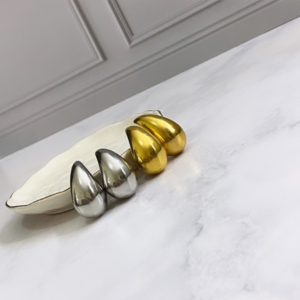 Aretes chunky en tendencia en forma de gota, resistentes al agua watrproof.