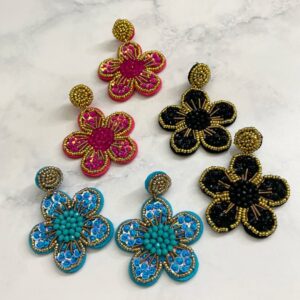 Aretes en forma de flor hechos a mano