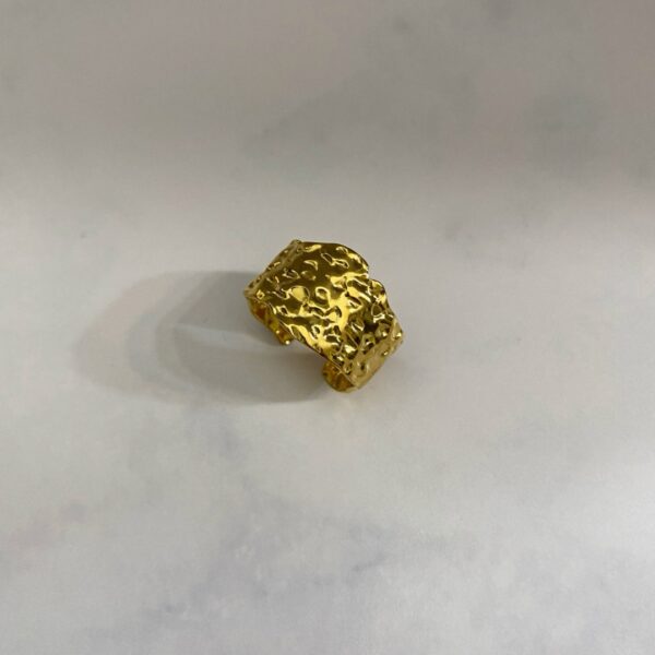 Irregular Ring